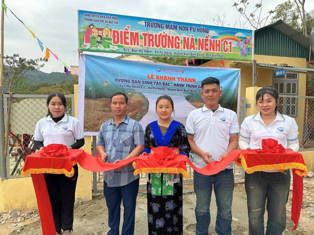 Hình ảnh đội ngũ hỗ trợ khách hàng chuyên nghiệp của Hi88, sẵn sàng giải đáp mọi thắc mắc 24/7